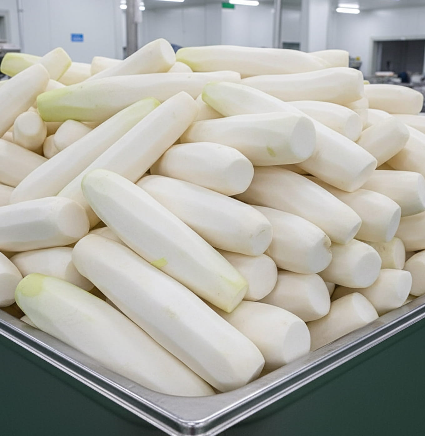 “手作業の丁寧さ”と“業務用のスピード”を両立した、RIVERO品質のカット野菜